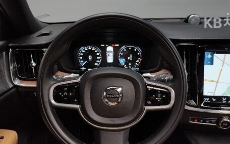 Volvo V60 Cross Country II, 2021 год, 3 667 000 рублей, 13 фотография