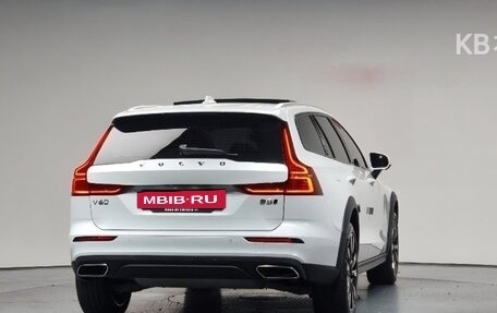 Volvo V60 Cross Country II, 2021 год, 3 667 000 рублей, 4 фотография