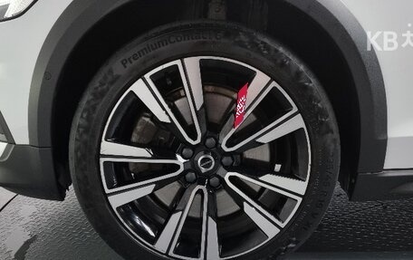 Volvo V60 Cross Country II, 2021 год, 3 667 000 рублей, 6 фотография