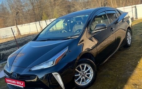 Toyota Prius IV XW50, 2019 год, 1 800 000 рублей, 4 фотография