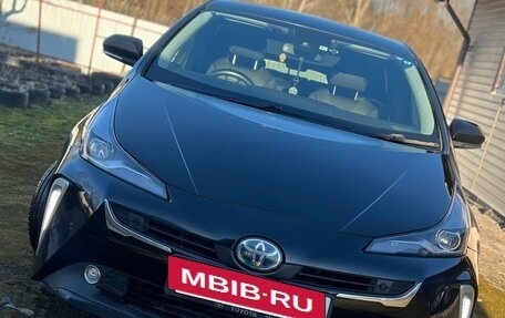 Toyota Prius IV XW50, 2019 год, 1 800 000 рублей, 2 фотография
