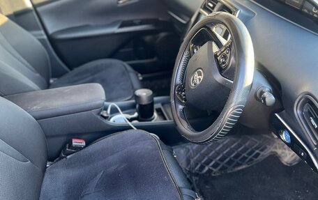 Toyota Prius IV XW50, 2019 год, 1 800 000 рублей, 11 фотография