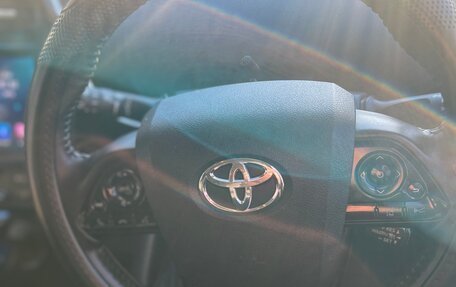 Toyota Prius IV XW50, 2019 год, 1 800 000 рублей, 13 фотография