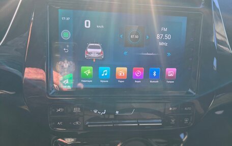Toyota Prius IV XW50, 2019 год, 1 800 000 рублей, 14 фотография