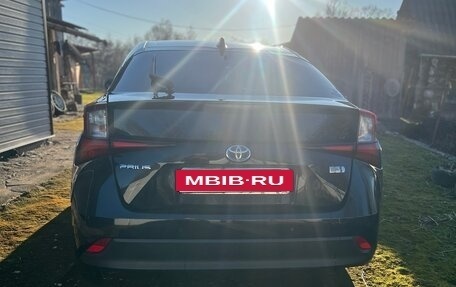 Toyota Prius IV XW50, 2019 год, 1 800 000 рублей, 6 фотография