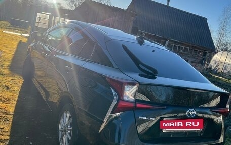 Toyota Prius IV XW50, 2019 год, 1 800 000 рублей, 5 фотография