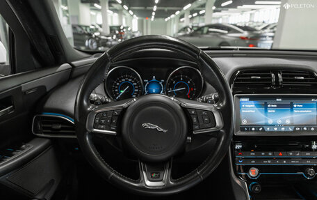Jaguar XE I рестайлинг, 2016 год, 2 460 000 рублей, 11 фотография