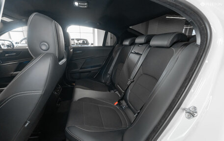 Jaguar XE I рестайлинг, 2016 год, 2 460 000 рублей, 13 фотография