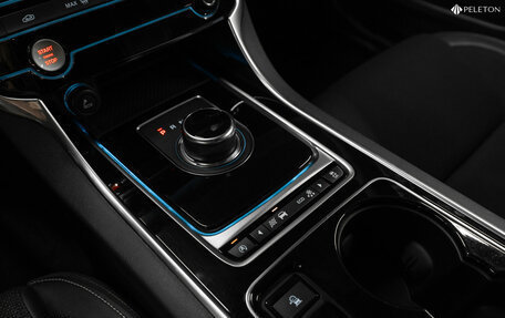 Jaguar XE I рестайлинг, 2016 год, 2 460 000 рублей, 20 фотография