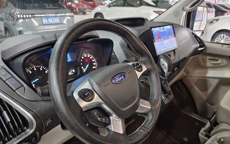 Ford Tourneo Custom I рестайлинг, 2020 год, 2 645 000 рублей, 7 фотография