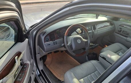Lincoln Town Car III рестайлинг, 2003 год, 4 200 000 рублей, 2 фотография
