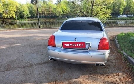 Lincoln Town Car III рестайлинг, 2003 год, 4 200 000 рублей, 3 фотография