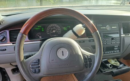 Lincoln Town Car III рестайлинг, 2003 год, 4 200 000 рублей, 4 фотография