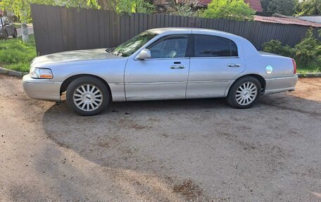 Lincoln Town Car III рестайлинг, 2003 год, 4 200 000 рублей, 7 фотография
