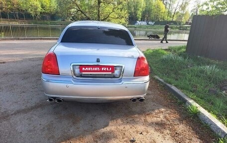 Lincoln Town Car III рестайлинг, 2003 год, 4 200 000 рублей, 5 фотография