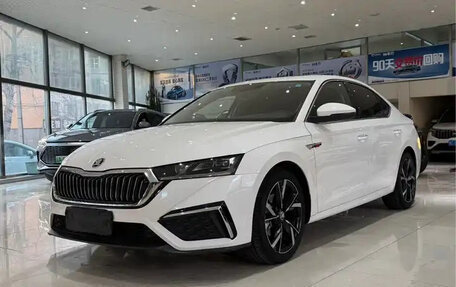 Skoda Octavia IV, 2022 год, 2 100 000 рублей, 1 фотография