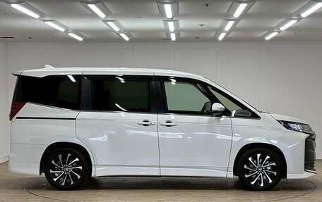 Toyota Noah, 2024 год, 3 777 777 рублей, 5 фотография