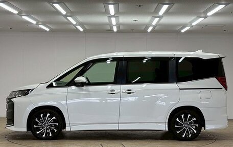 Toyota Noah, 2024 год, 3 777 777 рублей, 6 фотография