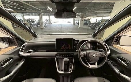 Toyota Noah, 2024 год, 3 777 777 рублей, 8 фотография