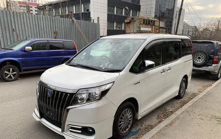 Toyota Esquire I, 2017 год, 1 900 000 рублей, 2 фотография