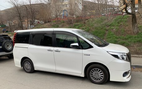 Toyota Esquire I, 2017 год, 1 900 000 рублей, 3 фотография