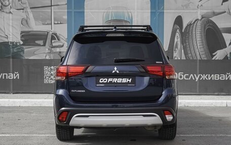 Mitsubishi Outlander III рестайлинг 3, 2022 год, 3 449 000 рублей, 4 фотография