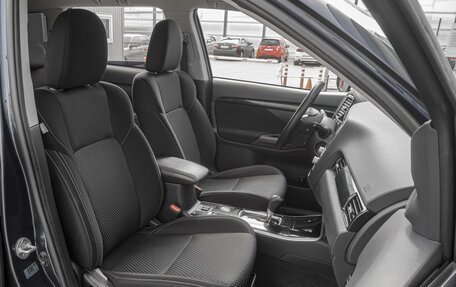 Mitsubishi Outlander III рестайлинг 3, 2022 год, 3 449 000 рублей, 8 фотография