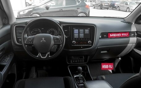 Mitsubishi Outlander III рестайлинг 3, 2022 год, 3 449 000 рублей, 6 фотография
