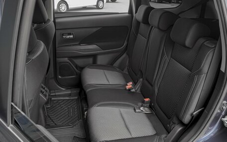Mitsubishi Outlander III рестайлинг 3, 2022 год, 3 449 000 рублей, 10 фотография