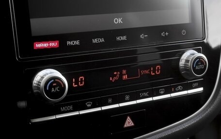Mitsubishi Outlander III рестайлинг 3, 2022 год, 3 449 000 рублей, 14 фотография