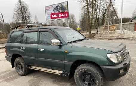 Toyota Land Cruiser 100 рестайлинг 2, 2005 год, 2 740 000 рублей, 2 фотография