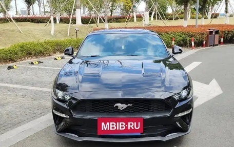 Ford Mustang VI рестайлинг, 2021 год, 3 000 000 рублей, 2 фотография