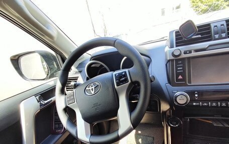 Toyota Land Cruiser Prado 150 рестайлинг 2, 2017 год, 4 100 000 рублей, 8 фотография