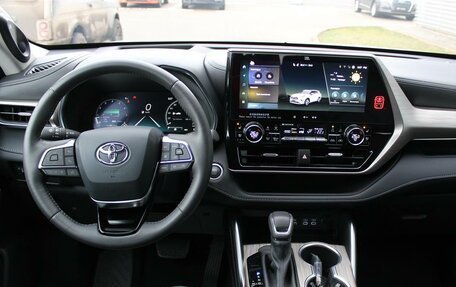 Toyota Highlander, 2025 год, 5 820 000 рублей, 21 фотография