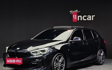 BMW 1 серия, 2021 год, 2 730 000 рублей, 2 фотография
