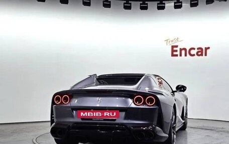 Ferrari 812, 2020 год, 42 300 000 рублей, 4 фотография