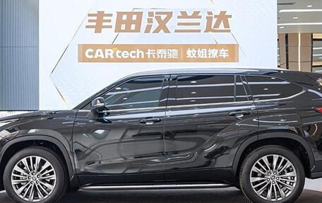 Toyota Highlander, 2022 год, 3 550 000 рублей, 4 фотография