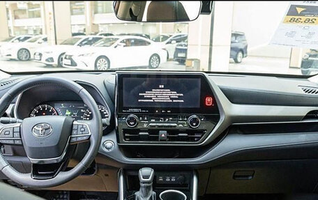 Toyota Highlander, 2022 год, 3 550 000 рублей, 8 фотография