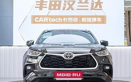 Toyota Highlander, 2022 год, 3 550 000 рублей, 2 фотография