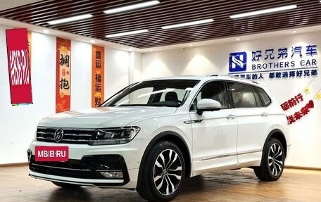Volkswagen Tiguan II, 2021 год, 2 650 228 рублей, 2 фотография