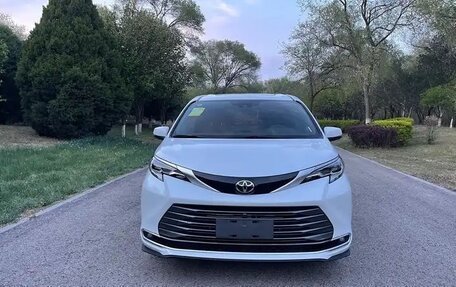 Toyota Sienna, 2024 год, 3 700 111 рублей, 1 фотография