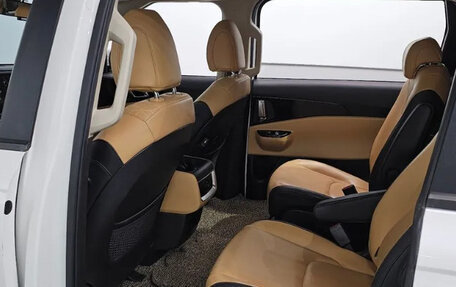 KIA Carnival, 2021 год, 2 900 000 рублей, 16 фотография