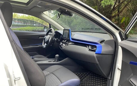 Toyota C-HR I рестайлинг, 2021 год, 1 860 000 рублей, 10 фотография