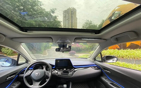 Toyota C-HR I рестайлинг, 2021 год, 1 860 000 рублей, 7 фотография