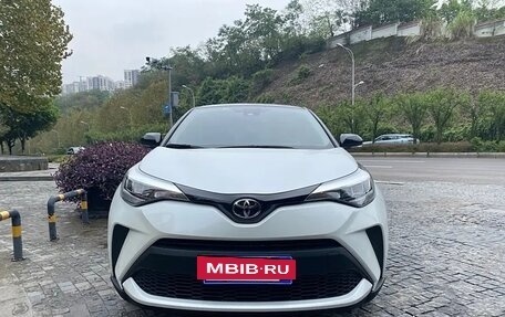 Toyota C-HR I рестайлинг, 2021 год, 1 860 000 рублей, 2 фотография