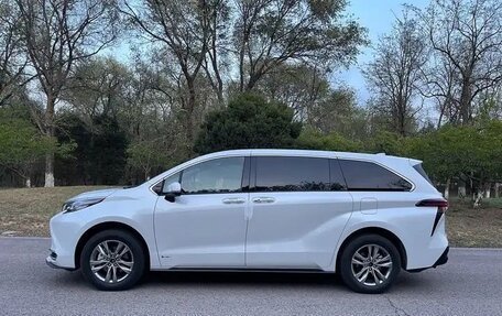 Toyota Sienna, 2024 год, 3 700 111 рублей, 14 фотография