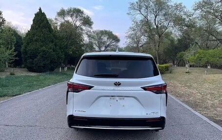 Toyota Sienna, 2024 год, 3 700 111 рублей, 16 фотография