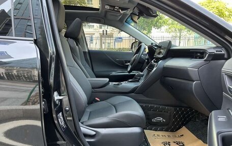 Toyota Venza, 2022 год, 1 240 000 рублей, 22 фотография