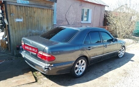 Mercedes-Benz E-Класс, 2002 год, 470 000 рублей, 10 фотография