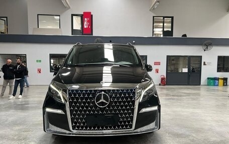 Mercedes-Benz V-Класс, 2023 год, 35 000 000 рублей, 7 фотография